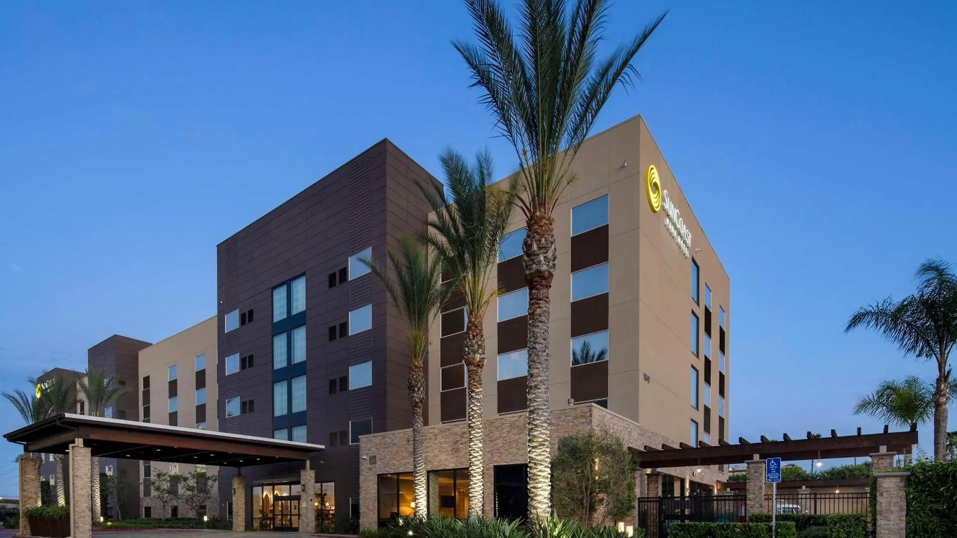 Suncoast Hotel Anaheim, Tapestry Collection By Hilton